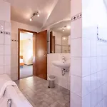 Отель Hotel-restaurant Weinhaus Grebel 3*