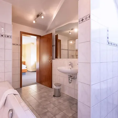 فندق فندق-مطعم وينوز جيربيل 3*