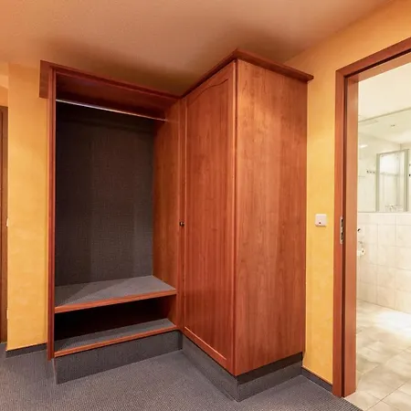 维恩豪斯格列伯餐厅酒店