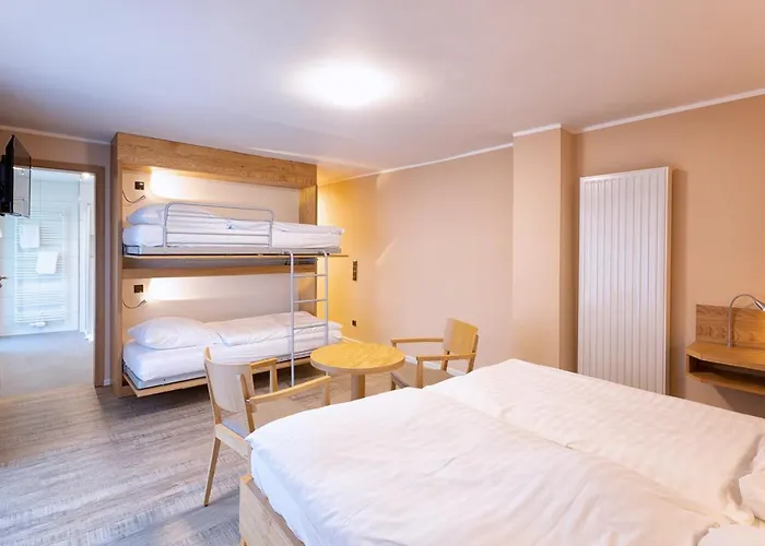 Отель Hotel-restaurant Weinhaus Grebel 3*